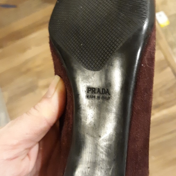 Vintage Prada Maroon Leather Kitten Heels. Made in Italy - Picture 7 of 8